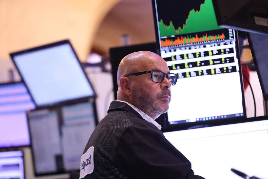 Dow, S&P 500, Nasdaq fall due to employment data, wait for developments in the Middle East