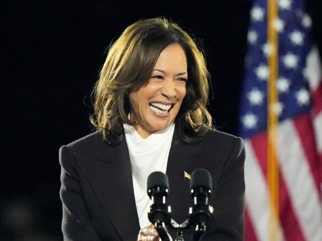 'We are nobody': Harris seeks push to finish line at crowded US capital rally | 2024 US Election News